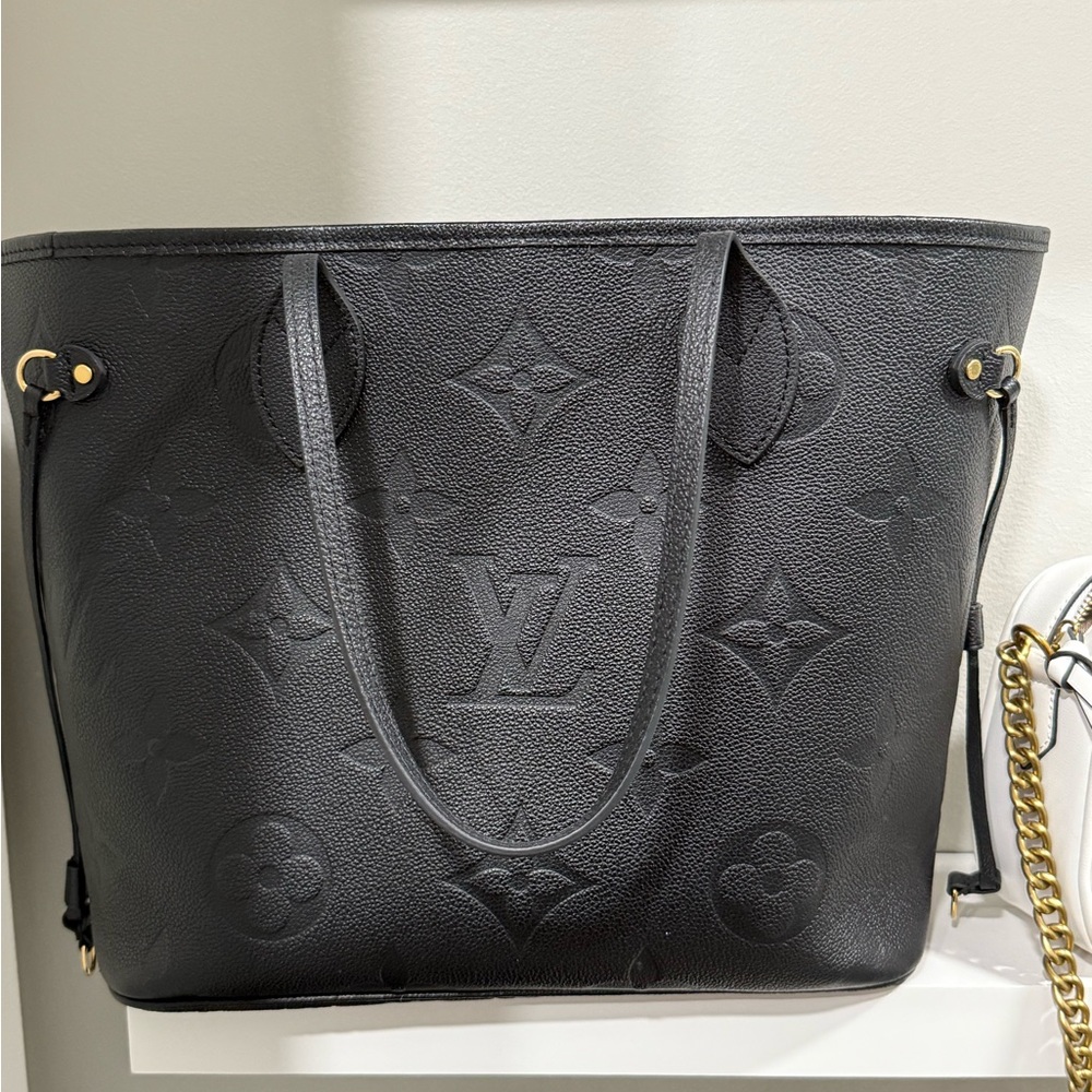 Louis Vuitton Neverfull MM Black